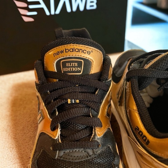 New Balance 2001 running shoes black/white/golden bronze ELITE EDITION - Picture 2 of 16